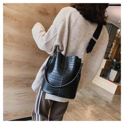 Luxurious Crocodile Style Cross-body Handbag