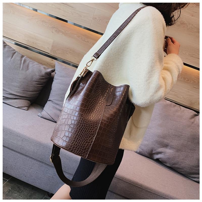 Luxurious Crocodile Style Cross-body Handbag