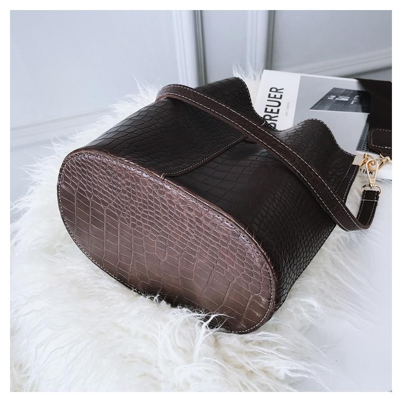 Luxurious Crocodile Style Cross-body Handbag