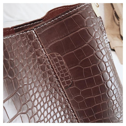 Luxurious Crocodile Style Cross-body Handbag